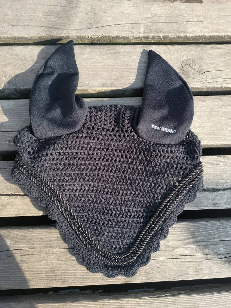 Black ear mask